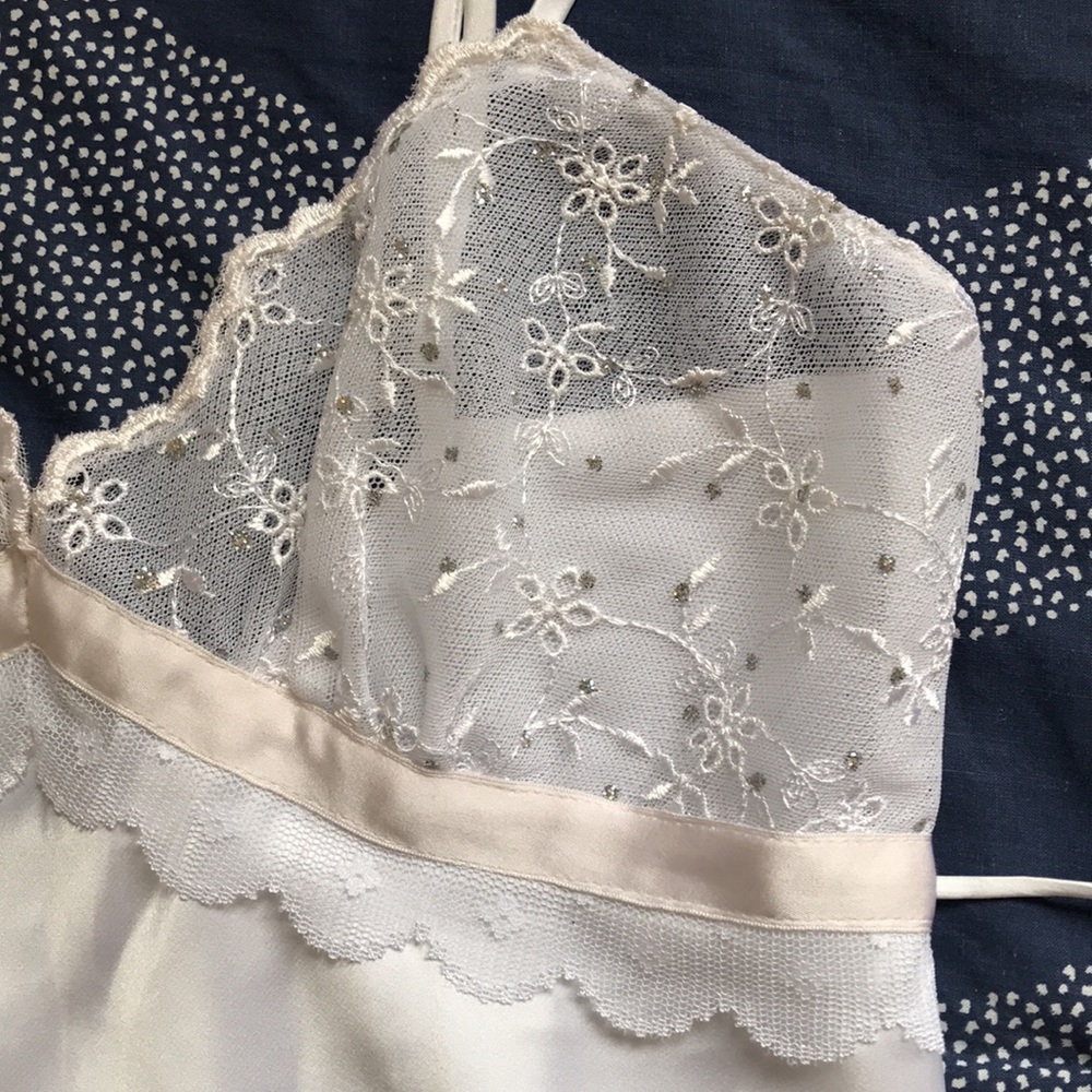 White satin/lace chemise nightgown - Picture 3 of 6